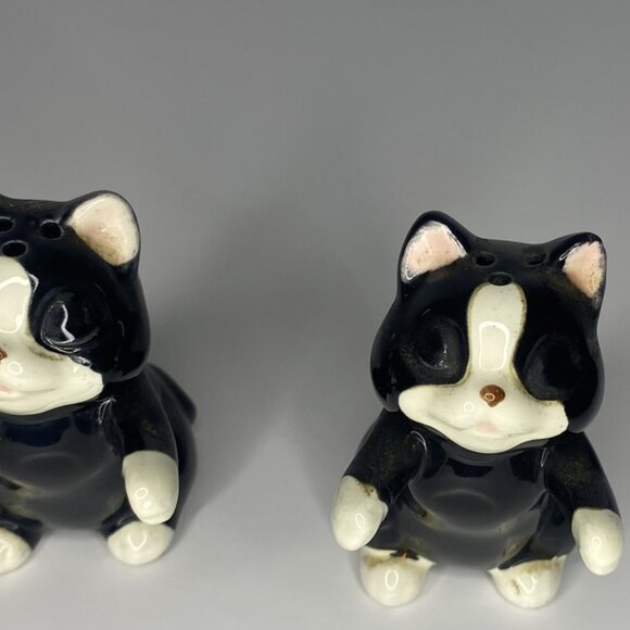 Vintage Black and White Kitten Salt & Pepper Shakers - Picture 7 of 8